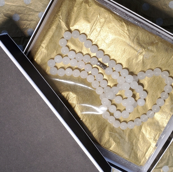 White Jade Beads Necklace - Picture 4 of 7